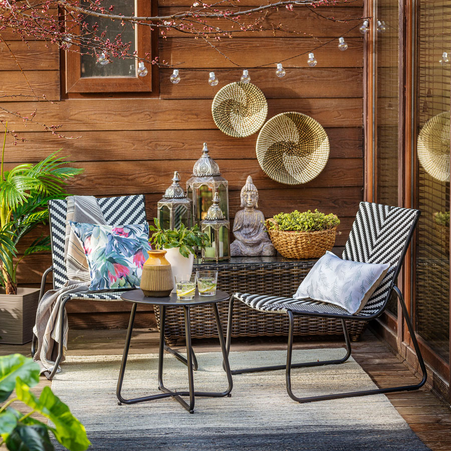 Terraza con muebles de exterior y plantas