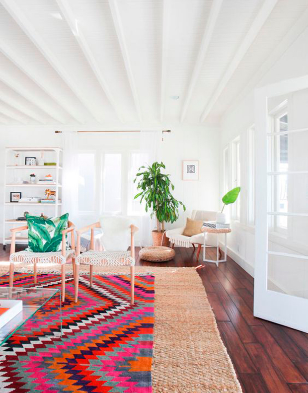 alfombras-colores-living-sillas-planta
